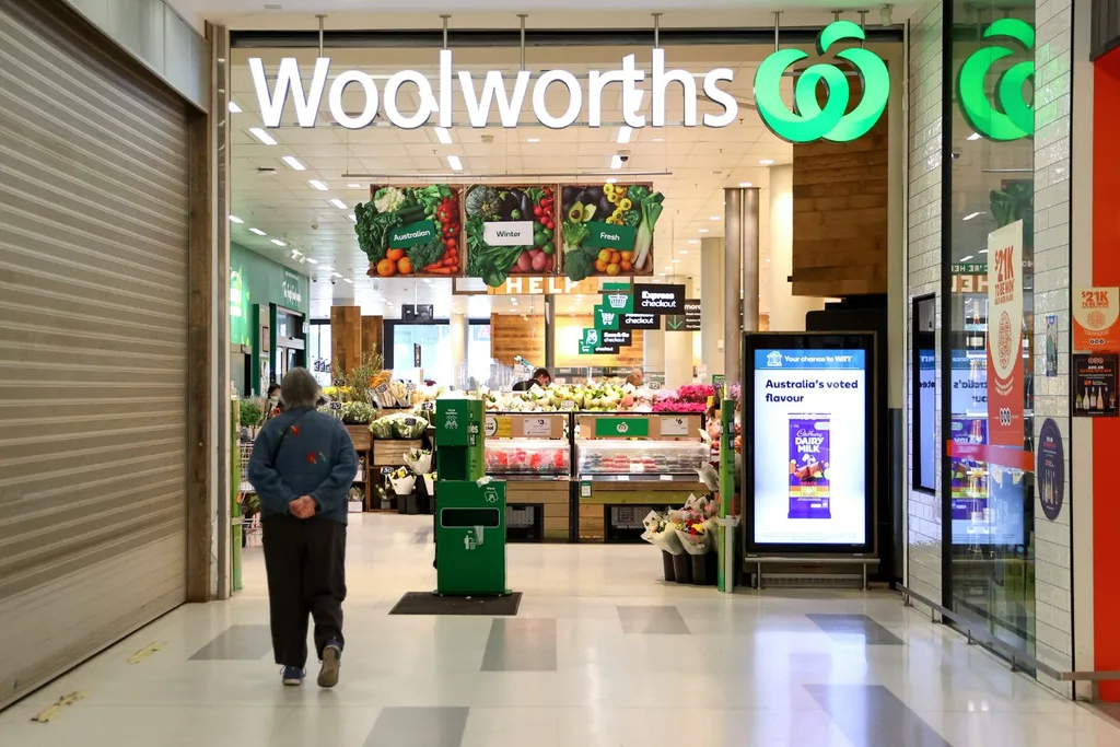 is woolworths open on anzac day